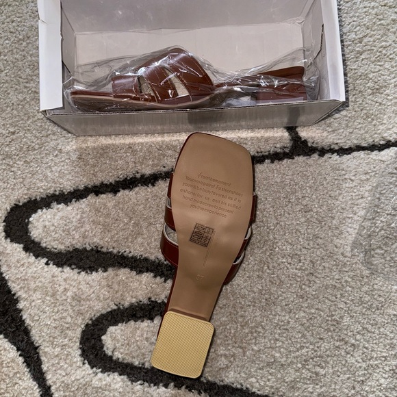 Slip-on Heel Sandals - Picture 4 of 7